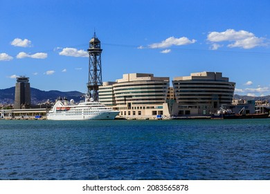 BARCELONA, SPAIN - MAY 13, 2017: This Is A Modern World Trade Center Building In The Old Port Area Of The City.