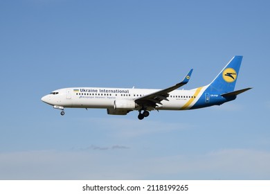 Barcelona ,Spain -november, 08,2019:UR-PSF Ukraine International airlines, Boeing 737-800 approaching the runway for landing. Ukraine International airlines is a Ukranian airline.