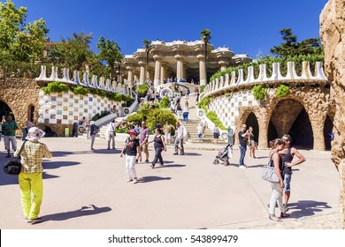 BARCELONA, SPAIN - SEPTEMBER 17, 2015:  Entrance At The Parc Guell Designed By Antoni Gaud In  Barcelona