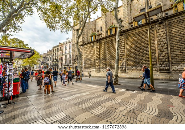 Barcelona Spain September 17 2017 Tourists Stock Photo Edit Now 1157672896