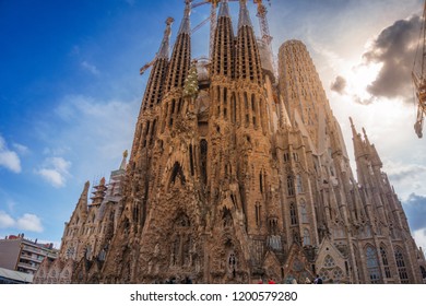 Imágenes Fotos De Stock Y Vectores Sobre Antoni Gaudí - 