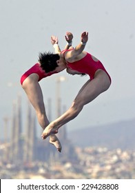 BARCELONA, SPAIN-JULY 12, 2003: Female Chines Synchronized Divers In Action During The Final Of The Swimming World Championship, In Barcelona