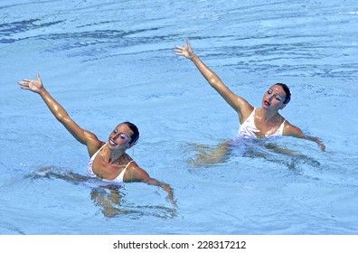 BARCELONA, SPAIN-SEPTEMBER 03,1999: Spain Couple Gemma Mengual And Paola Tirados, During The Swimming Synchronized Final Of The Swimming World Championship, In Barcelona.