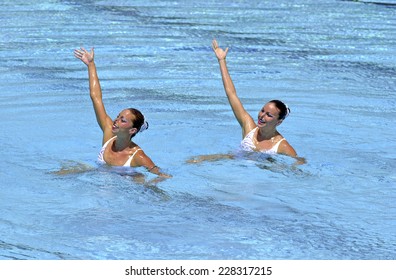 BARCELONA, SPAIN-SEPTEMBER 03,1999: Spain Couple Gemma Mengual And Paola Tirados, During The Swimming Synchronized Final Of The Swimming World Championship, In Barcelona.