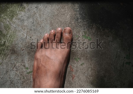 bare male feet stepped on the ground