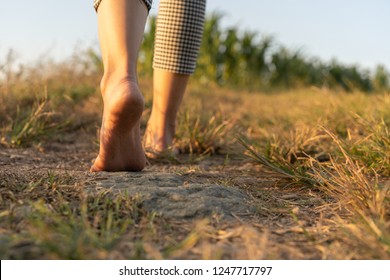 Hiking Bare Women Hiking Bare Women