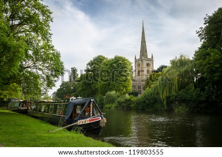 Barge mooring on the river Avon near Holy Trinity Church at Stratford-upon-Avon