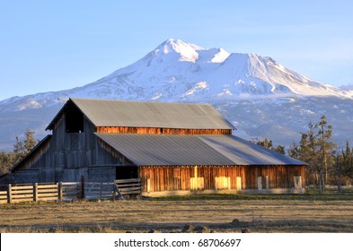 Barn near Mount Shasta, Northern California - Powered by Shutterstock