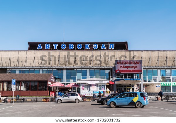 Barnaul city, Altai Territory,\
Russia - September, 22, 2019: Car parking in front of the bus\
station