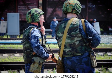 Barnaul, Russia-June 20, 2018. The Staff Of The Federal Service Of Execution Of Punishment During A Training Exercise In Escorting Prisoners