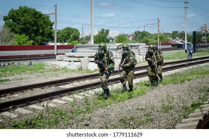 Barnaul, Russia-June 20, 2018. The Staff Of The Federal Service Of Execution Of Punishment During A Training Exercise In Escorting Prisoners