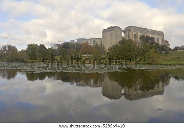 Barnes Jewish Hospital St Louis Seen Stock Photo Edit Now 528569410