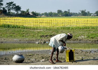 Barpeta, India. 03 December 2020.  Farmer Spray Disinfectant On A Mustard Field, At A Village In Barpeta District Of Assam.