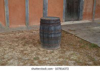 Barrel for storing wine beer or powder
