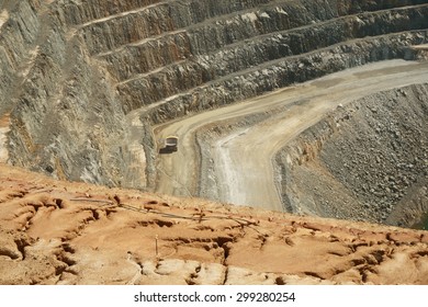 Barrick Gold Mine West Wyalong NSW Australia Super Pit processing plant