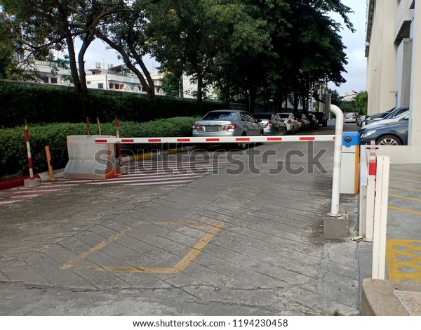 Barrier gate\
automatic system for car\
parking.