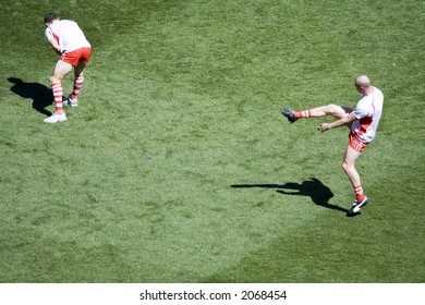 Barry Hall Kick Before The 2006 Afl Grand Final