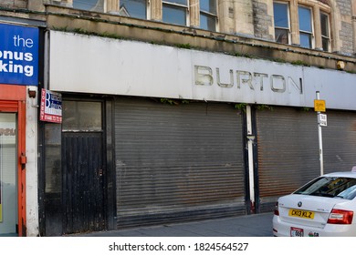 Barry, Vale Of Glamorgan / Wales - Sept 29 2020: Coronavirus Crisis Causes Global Recession Hitting Retail Sector Hard. High Street Shop Shut Down, Ghost Towns And Urban Decay Becomes The New Normal