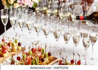 Imagenes Fotos De Stock Y Vectores Sobre Bartender Wedding