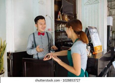 Bartender And Waitress Talking About Work In Resturant