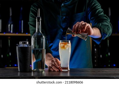 Bartender's Hands Shaking Cocktails On Bar Counter In A Restaurant, Pub. Professional Mixologist Mixing Drinks. Alcoholic Cooler Beverage At Nightclub. Selected Focus, Shallow Depth Of Field.