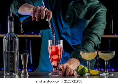 Bartender's Hands Shaking Cocktails On Bar Counter In A Restaurant, Pub. Professional Mixologist Mixing Drinks. Alcoholic Cooler Beverage At Nightclub. Selected Focus, Shallow Depth Of Field.