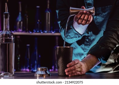 Bartender's Hands Shaking Cocktails On Bar Counter In A Restaurant, Pub. Professional Mixologist Mixing Drinks. Alcoholic Cooler Beverage At Nightclub. Selected Focus, Shallow Depth Of Field.