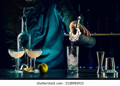 Bartender's Hands Shaking Cocktails On Bar Counter In A Restaurant, Pub. Professional Mixologist Mixing Drinks. Alcoholic Cooler Beverage At Nightclub. Selected Focus, Shallow Depth Of Field.