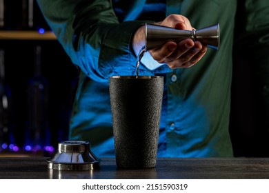 Bartender's Hands Shaking Cocktails On Bar Counter In A Restaurant, Pub. Professional Mixologist Mixing Drinks. Alcoholic Cooler Beverage At Nightclub. Selected Focus, Shallow Depth Of Field.