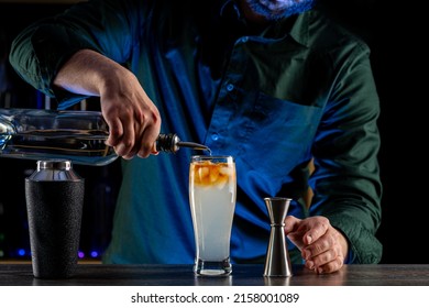 Bartender's Hands Shaking Cocktails On Bar Counter In A Restaurant, Pub. Professional Mixologist Mixing Drinks. Alcoholic Cooler Beverage At Nightclub. Selected Focus, Shallow Depth Of Field.