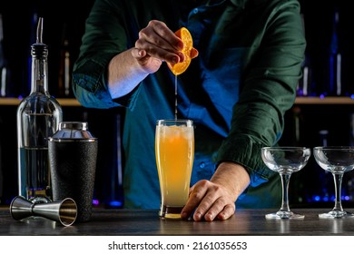 Bartender's Hands Shaking Cocktails On Bar Counter In A Restaurant, Pub. Professional Mixologist Mixing Drinks. Alcoholic Cooler Beverage At Nightclub. Selected Focus, Shallow Depth Of Field.