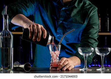 Bartender's Hands Shaking Cocktails On Bar Counter In A Restaurant, Pub. Professional Mixologist Mixing Drinks. Alcoholic Cooler Beverage At Nightclub. Selected Focus, Shallow Depth Of Field.