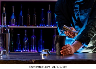 Bartender's Hands Shaking Cocktails On Bar Counter In A Restaurant, Pub. Professional Mixologist Mixing Drinks. Alcoholic Cooler Beverage At Nightclub. Selected Focus, Shallow Depth Of Field.