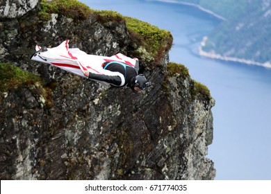 Base Jumping Kjerag, Norway