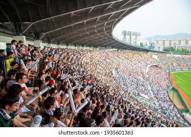 Baseball Stadium Scenery Before Covid-19. Jamsil Baseball Stadium In Seoul, South Korea, Full Of People