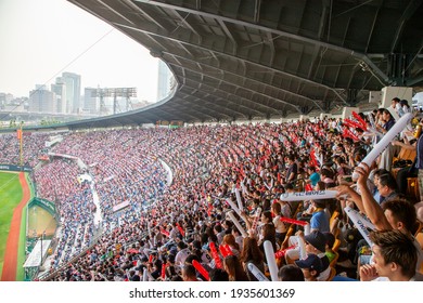 Baseball Stadium Scenery Before Covid-19. Jamsil Baseball Stadium In Seoul, South Korea, Full Of People