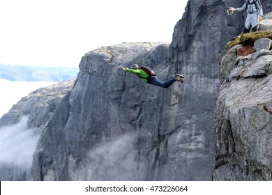 Basejumper in Norway