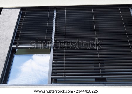 Basic external electric venetian blinds