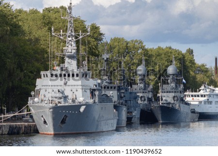  basic minesweeper, designed to search and destroy mines in the waters of naval bases on a safe for the ship