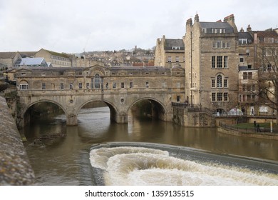 Bath, Pulteney Bridge, England,  March 2019 - Designed By Robert Adam In Palladian Style And Having Shops Across The Full Span On Both Sides.