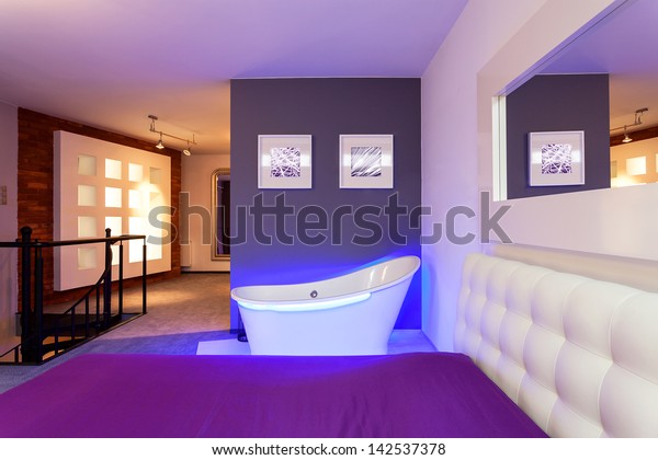Bathtub Modern Purple Bedroom Neon Light Stockfoto Jetzt
