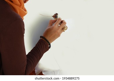 567 Batik Maker Images, Stock Photos & Vectors | Shutterstock