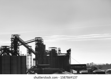 BATON ROUGE, L.A. / USA - DECEMBER 4, 2019: LOUIS DREYFUS COMPANY, Grain Elevator, At The Greater Port Of Baton Rouge, Black And White Image.