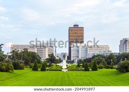 Baton Rouge, Louisiana - skyline with Huey Long Statue