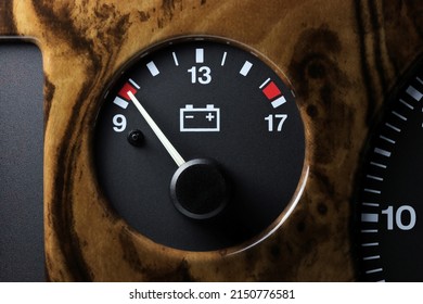 Batterie Gauge In Car Dashboard - Low Volts