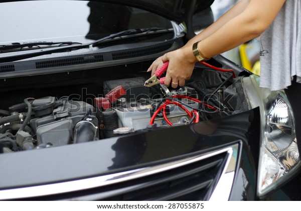  Battery\
charging cables connect to a car\
battery
