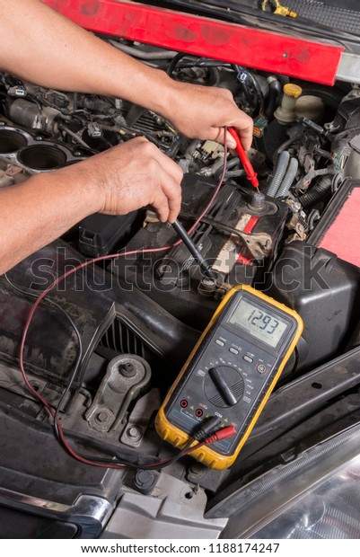 Battery\
Check\
Measuring the voltage of a car\
battery
