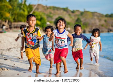 Baubau Indonesia Local Children Baubau Playing Stock Photo 1507253930 ...