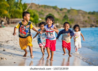 Baubau Indonesia Local Children Baubau Playing Stock Photo 1507253939 ...