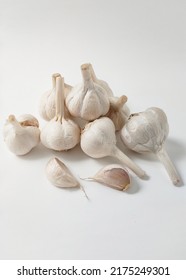 [ Bawang Putih ] Garlic On A Clean And Bright White Background